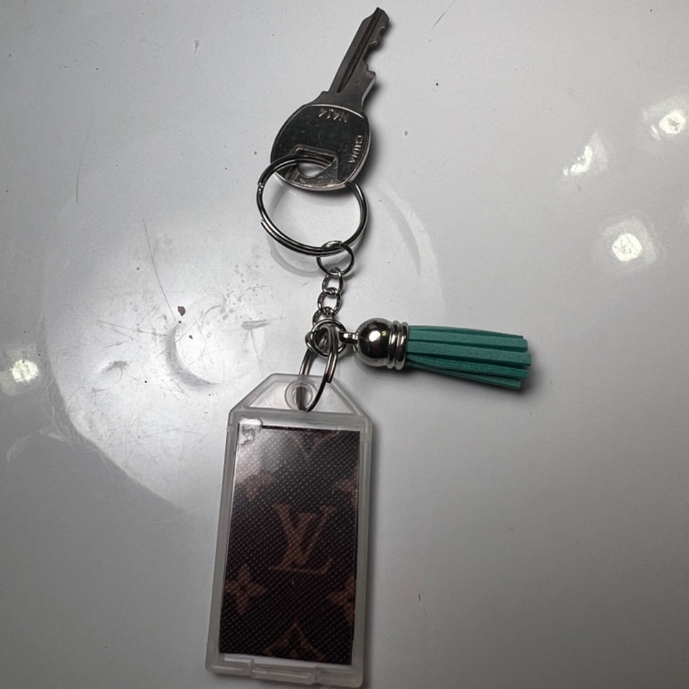 Embellished Key Chain - Picture 5 of 10